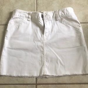 Gap size 4 white denim skirt